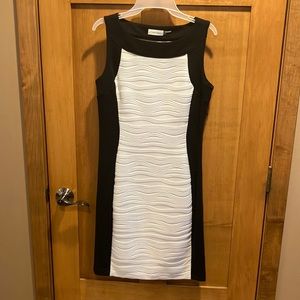 EUC Black & White Slimming Calvin Klein Sheath Dress w/ Ripple pattern Sz8